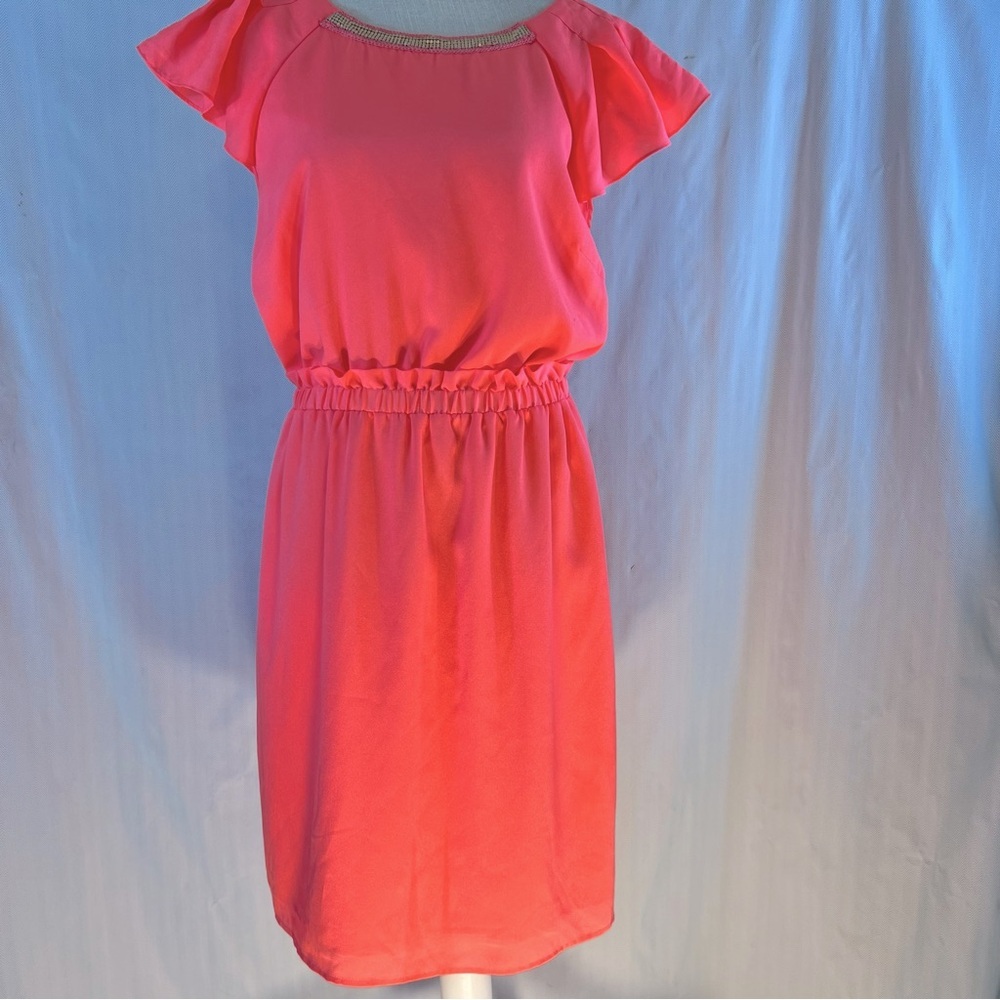 Gianni Bini Dress Neon Pink Flutter Gold Embellishment at Neck Cap Sleeve EUC M👍